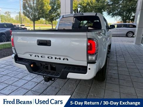 Used 2022 Toyota Tacoma TRD Sport w/ Technology Package AWD/4WD image 5
