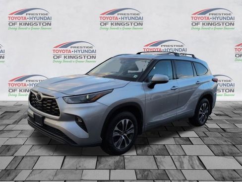 Certified 2022 Toyota Highlander XLE image 8