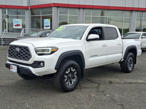 Used 2023 Toyota Tacoma TRD Off-Road w/ TRD Premium Off Road Package AWD/4WD image 3