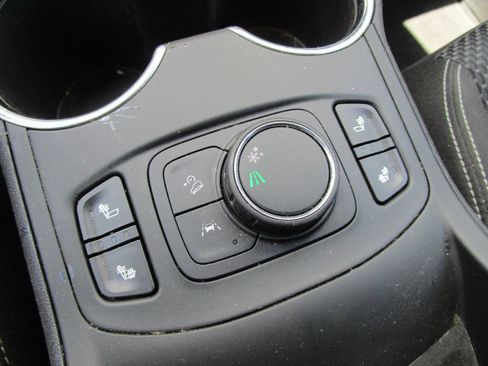 Used 2022 GMC Terrain SLE w/ Driver Convenience Package FWD image 16