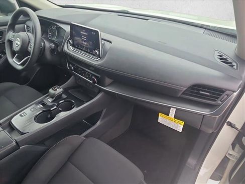 Used 2024 Nissan Rogue S FWD image 21