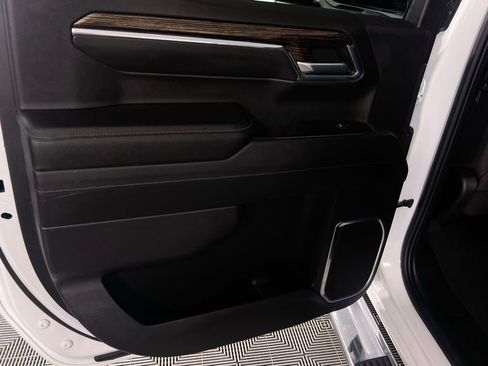 Used 2023 GMC Sierra 1500 SLE image 29