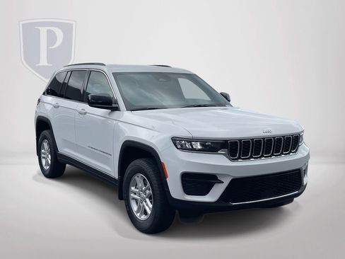 New 2025 Jeep Grand Cherokee Laredo w/ Luxury Tech Group I image 2