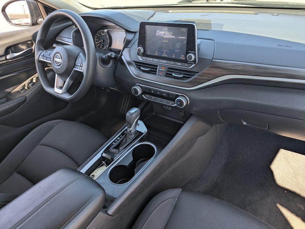 Used 2024 Nissan Altima 2.5 SV FWD image 31