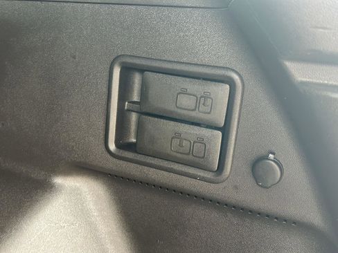 Used 2018 Chevrolet Equinox LT image 11