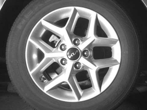 Used 2025 Kia Soul LX w/ LX Technology Package FWD image 15