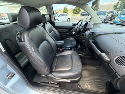 Used 2009 Volkswagen Beetle Coupe FWD image 24