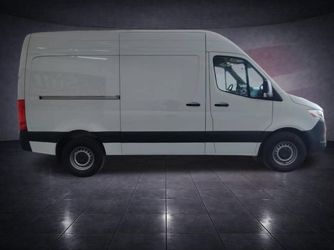 Used 2025 Mercedes-Benz Sprinter 2500 image 6