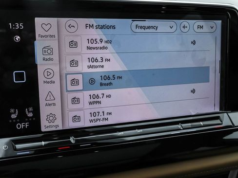 Used 2025 Volkswagen Atlas Cross Sport SE image 23