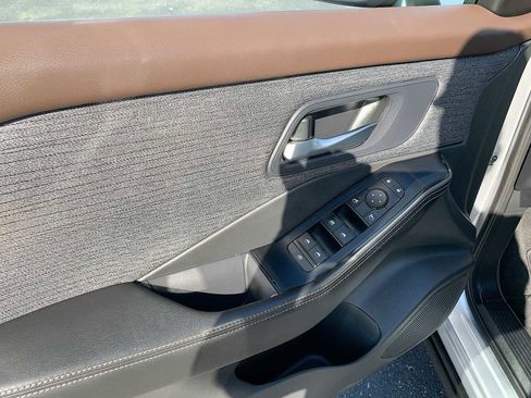 Used 2022 Nissan Rogue SV image 21