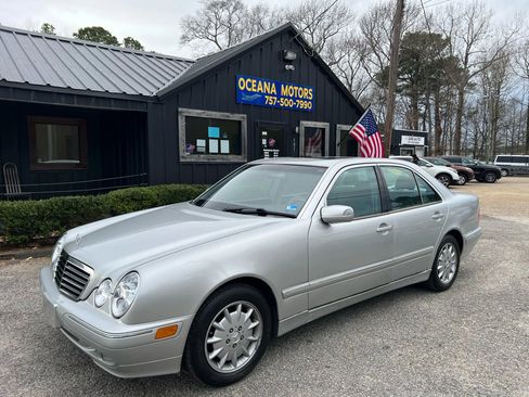 Used 2000 Mercedes-Benz E 320 Sedan image 9