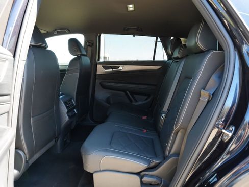 Used 2025 Volkswagen Atlas Cross Sport SE image 19