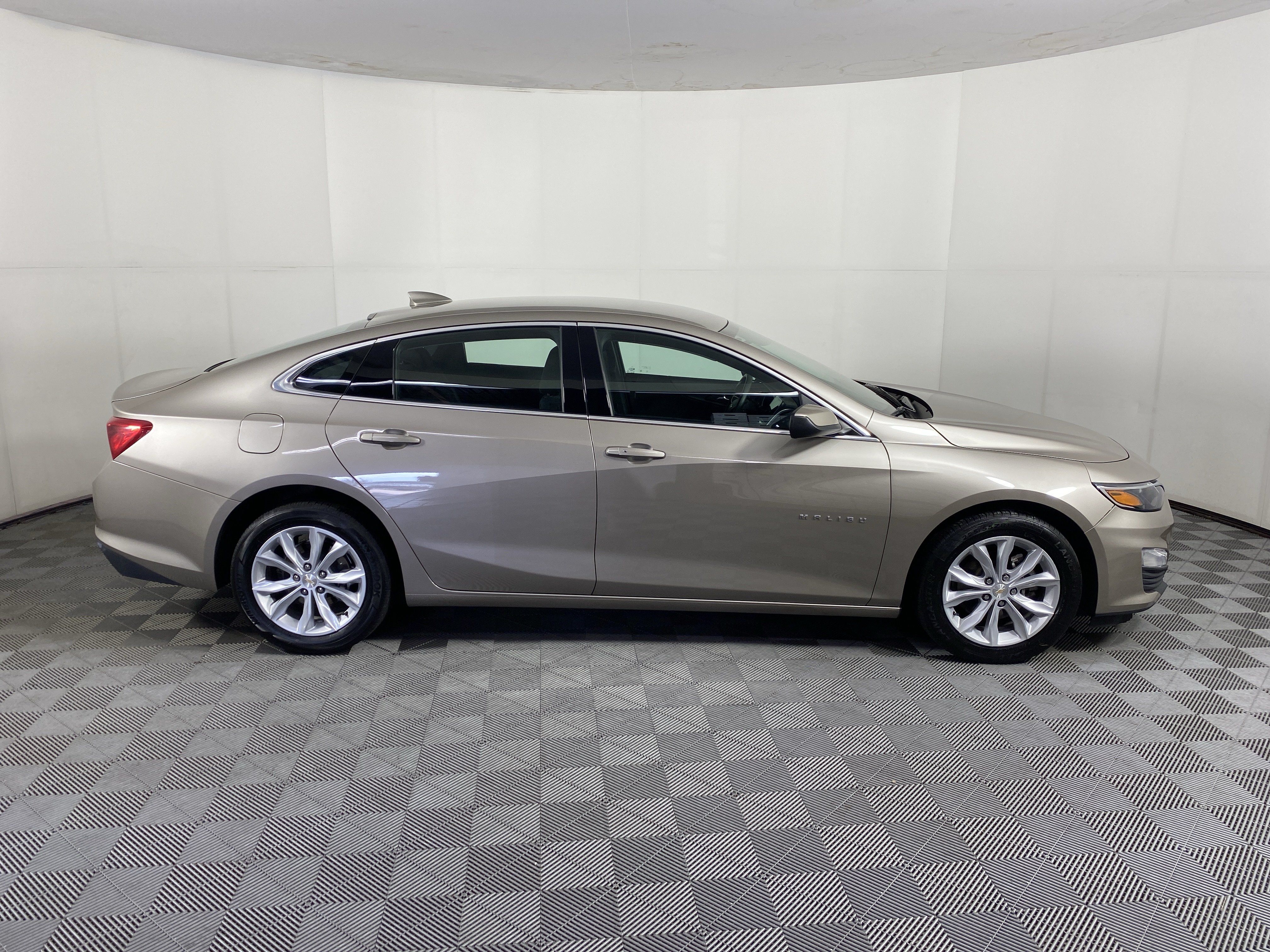 Used 2025 Chevrolet Malibu LT FWD image 6