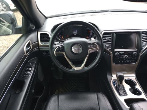 Used 2017 Jeep Grand Cherokee Limited w/ Luxury Group II image 9