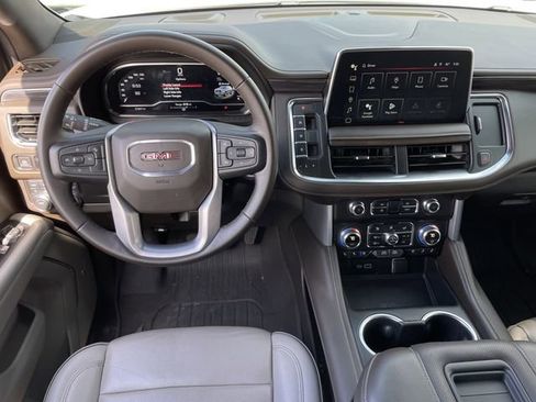Used 2024 GMC Yukon SLT AWD/4WD image 11