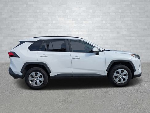Used 2021 Toyota RAV4 LE image 3