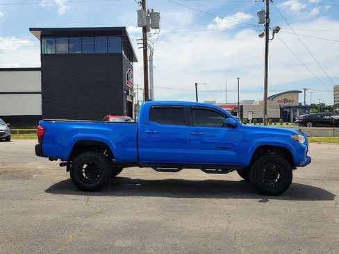 Used 2021 Toyota Tacoma SR5 AWD/4WD image 6