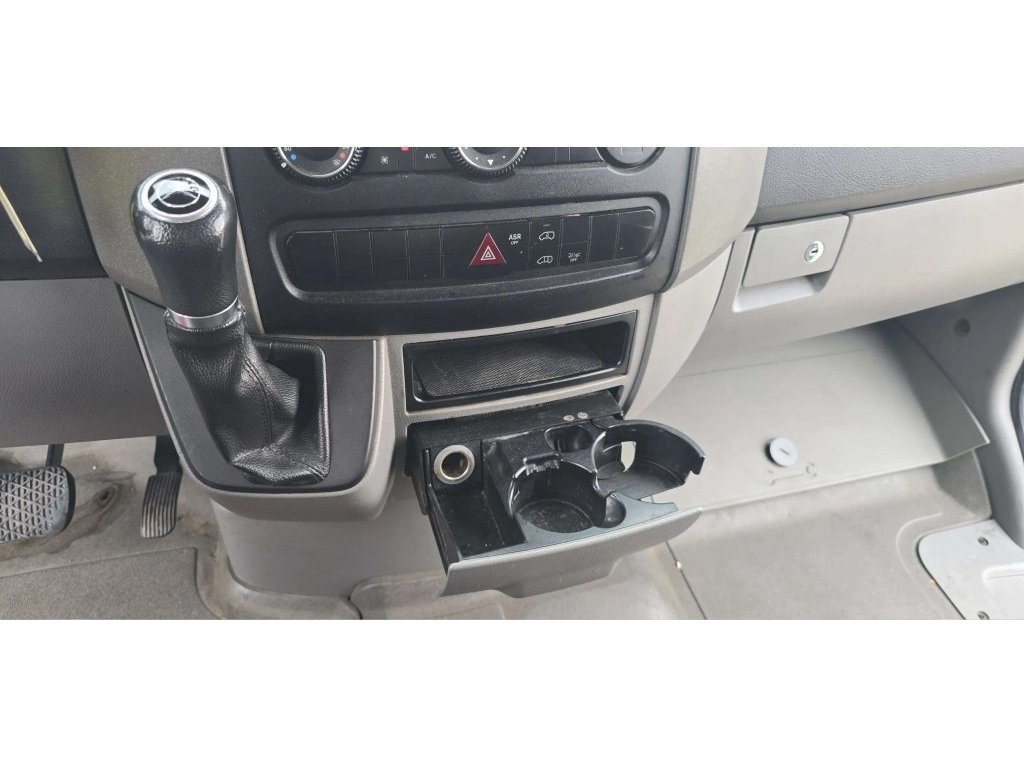 Used 2018 Mercedes-Benz Sprinter 2500 image 11