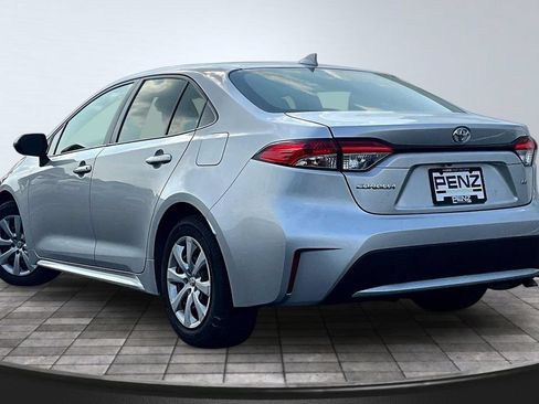 Used 2020 Toyota Corolla LE FWD image 4