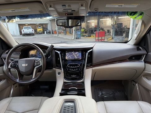 Used 2016 Cadillac Escalade Luxury image 37
