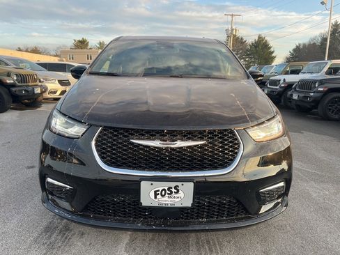 New 2026 Chrysler Pacifica Select image 2
