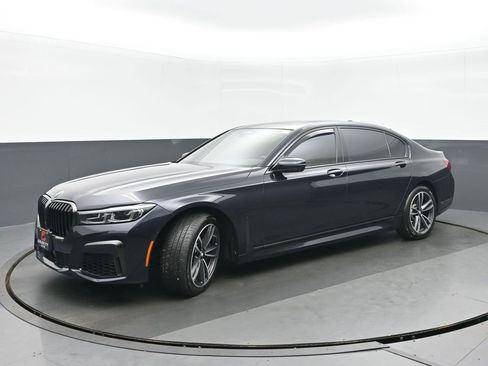 Used 2022 BMW 750i xDrive w/ Luxury Rear Seating Package image 7