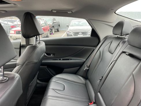 Used 2025 Hyundai Elantra Limited image 40