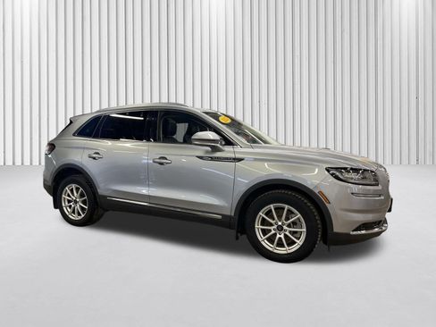 Used 2023 Lincoln Nautilus Reserve AWD/4WD image 3