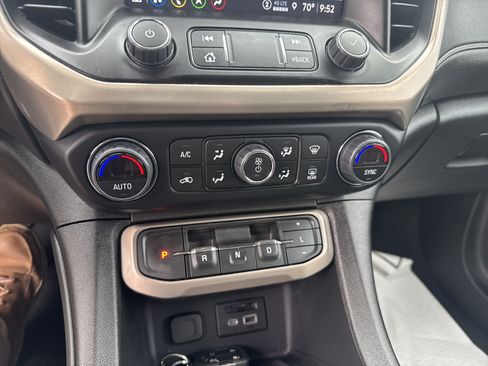 Used 2023 GMC Acadia Denali w/ Denali Ultimate Package AWD/4WD image 26