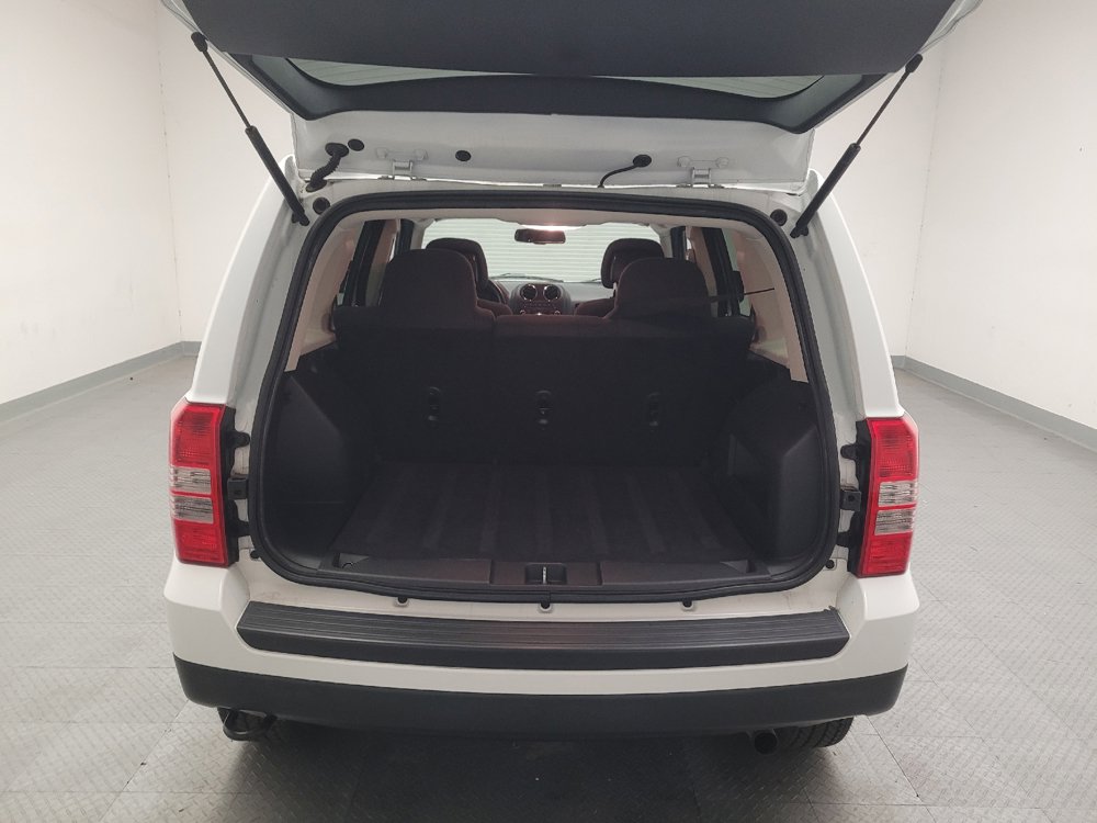 Used 2015 Jeep Patriot Latitude w/ All Weather Capability Group AWD/4WD image 29