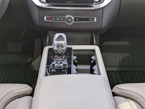 Used 2026 Volvo XC90 B6 Ultra w/ Lounge Package image 25