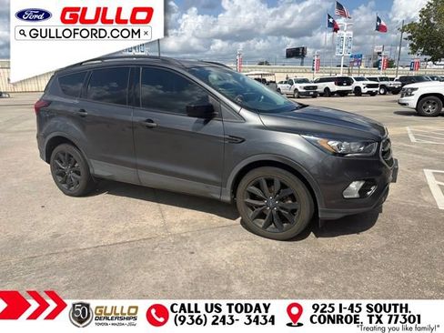 Used 2019 Ford Escape SE FWD image 2