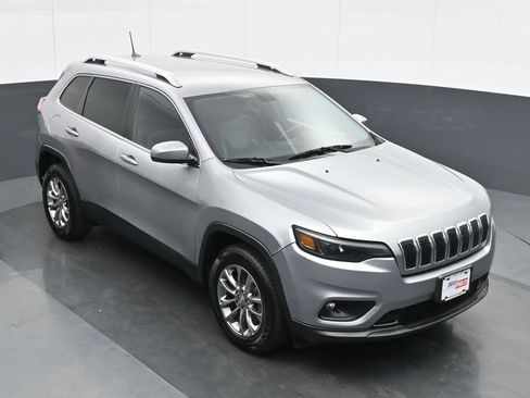 Used 2019 Jeep Cherokee Latitude Plus AWD/4WD image 24