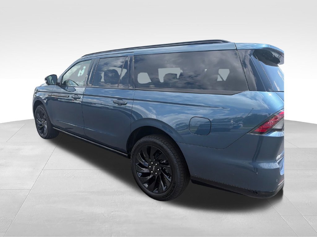 New 2027 Lincoln Navigator L Reserve w/ Jet Appearance Package AWD/4WD image 3