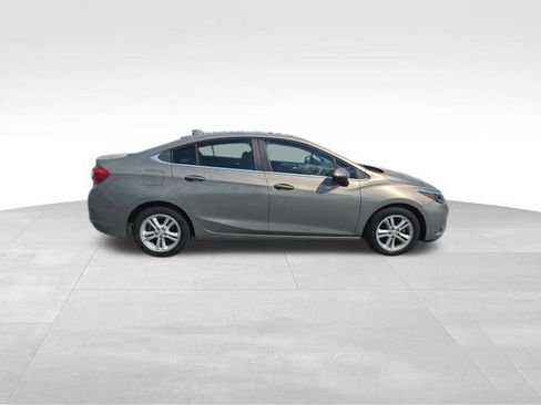 Used 2017 Chevrolet Cruze LT w/ Sun And Sound Package image 8