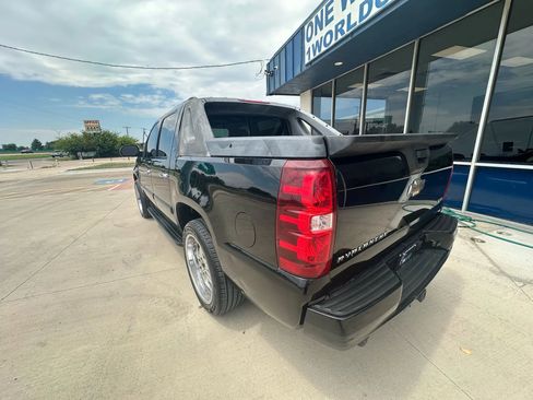 Used 2008 Chevrolet Avalanche LTZ w/ LTZ Preferred Equipment Group image 3