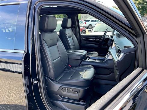 Used 2023 GMC Yukon XL Denali AWD/4WD image 11