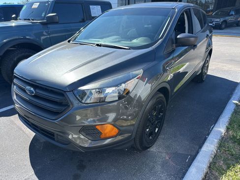 Used 2018 Ford Escape S image 2