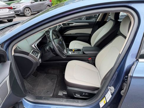 Used 2019 Ford Fusion SE w/ Equipment Group 151A FWD image 11