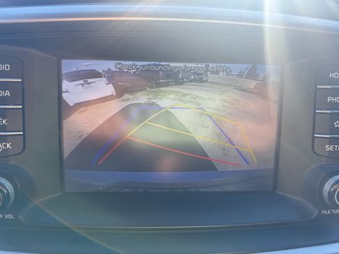 Used 2019 Kia Sorento LX image 30