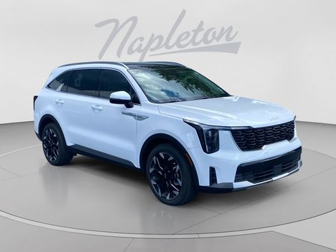 Used 2025 Kia Sorento EX w/ Panoramic Sunroof Package FWD image 8