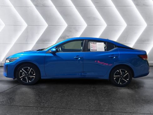 Used 2025 Nissan Sentra SV FWD image 2