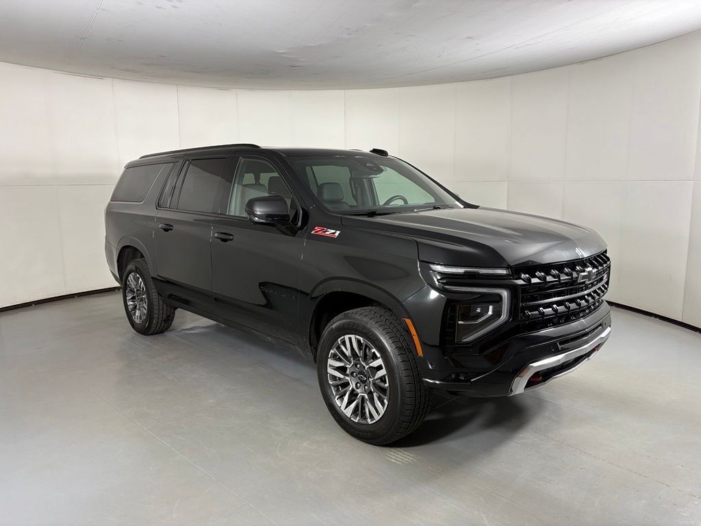 Used 2025 Chevrolet Suburban Z71 AWD/4WD image 2