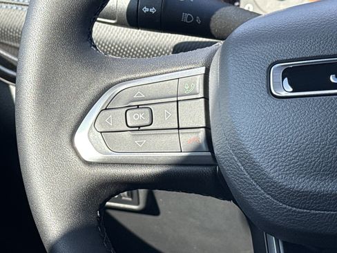 New 2026 Jeep Compass Latitude image 17