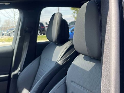 Used 2025 Mercedes-Benz GLC 300 4MATIC image 16