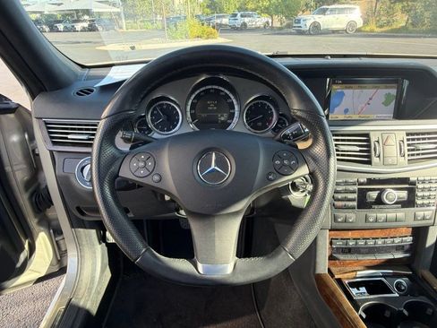 Used 2010 Mercedes-Benz E 550 4MATIC Sedan image 13