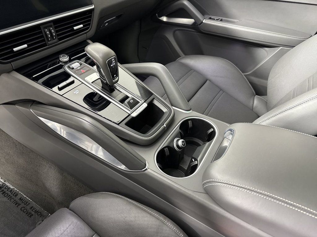 Certified 2023 Porsche Cayenne Turbo w/ Assistance Package AWD/4WD image 31