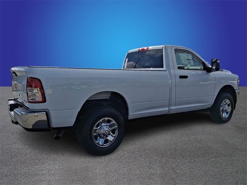 Used 2024 RAM 2500 Tradesman w/ Chrome Appearance Group image 4