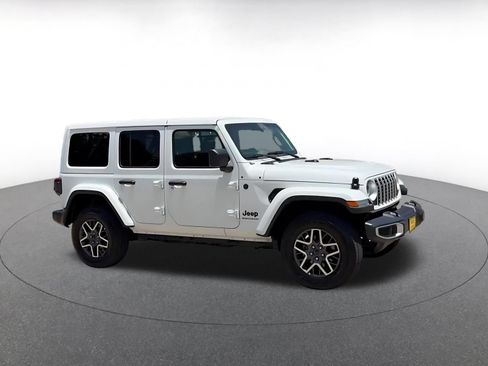 Used 2025 Jeep Wrangler Unlimited Sahara AWD/4WD image 2