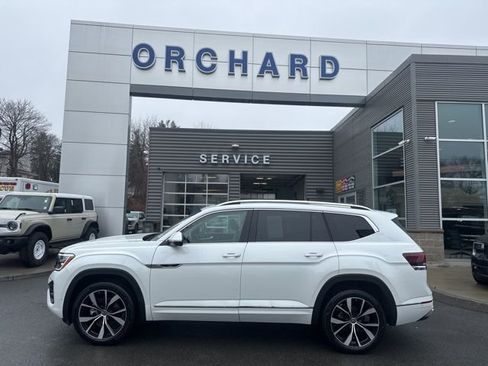 Used 2024 Volkswagen Atlas SEL Premium R-Line image 2